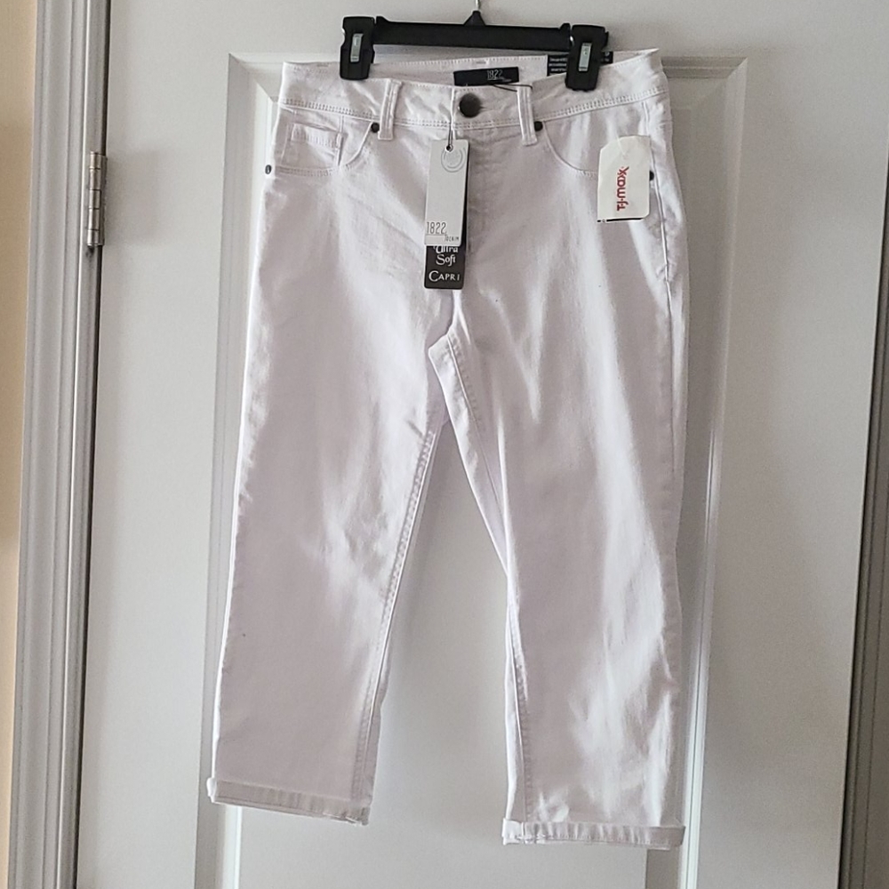 1822 Denim white capri jeans woman's size 6